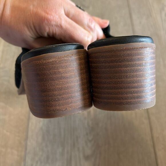 LIKE NEW KOOLABURRA BY UGG RAYCHEL SLIDE SANDAL IN BLACK SUEDE 6.5 - Picture 6 of 10